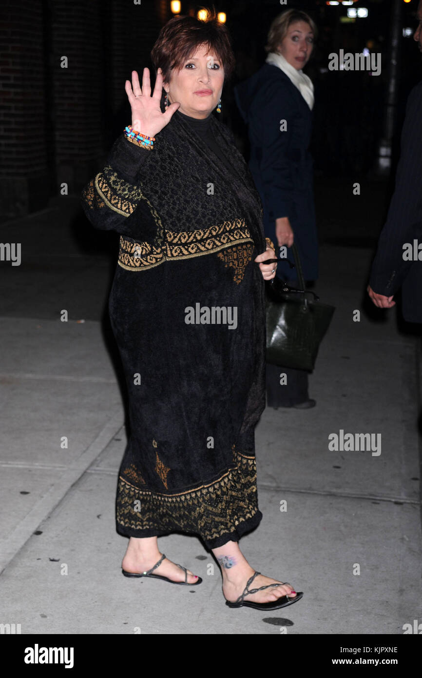 NEW YORK - NOVEMBER 24: Actress Carrie Fisher visits the 'Late Show With David Letterman' at the Ed Sullivan Theater on November 24, 2009 in New York City.   People:  Carrie Fisher Stock Photo