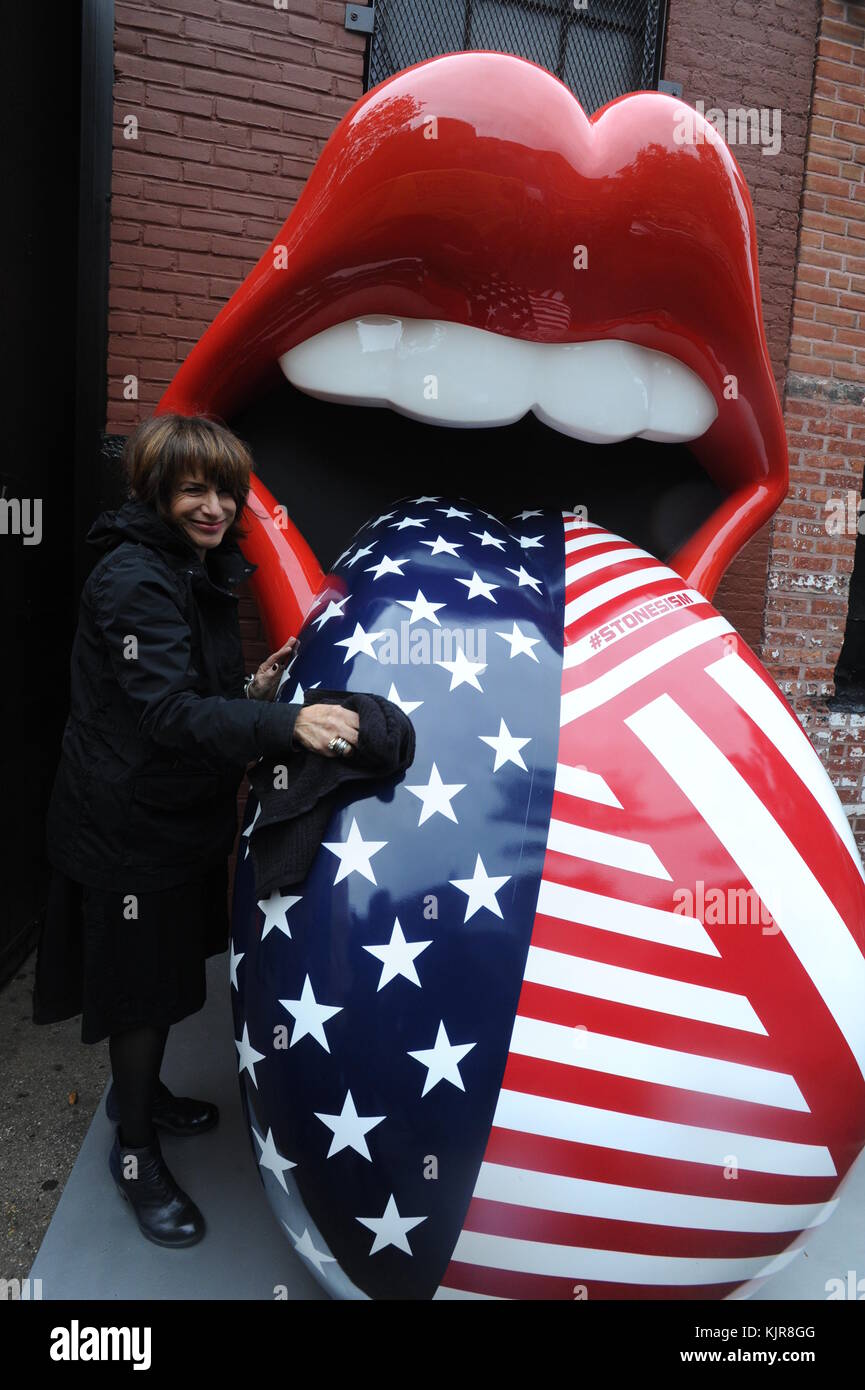 new york ny october 27 the rolling stones unveil giant art stock photo alamy