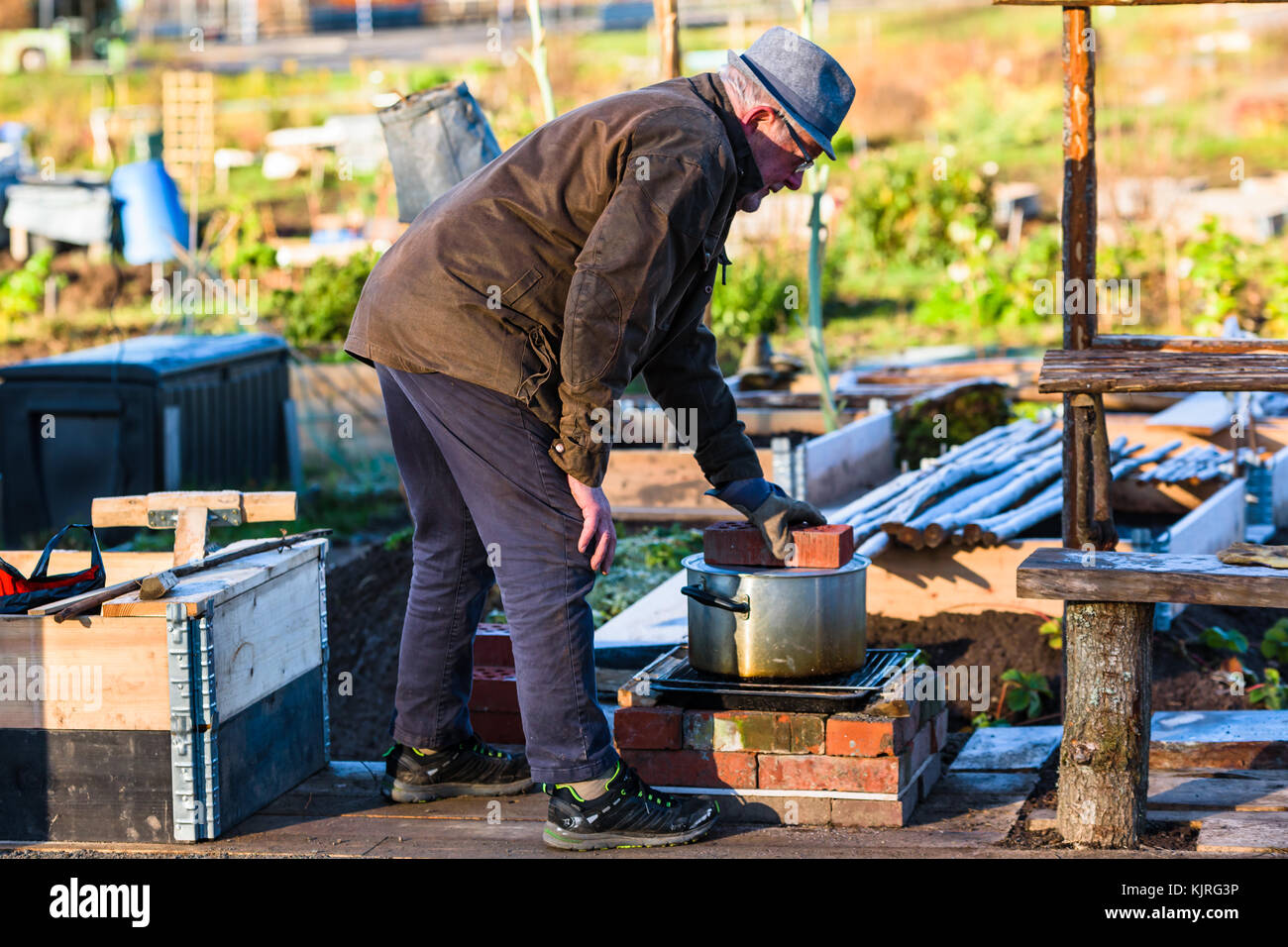 Old man working garden hi-res stock photography and images - Alamy
