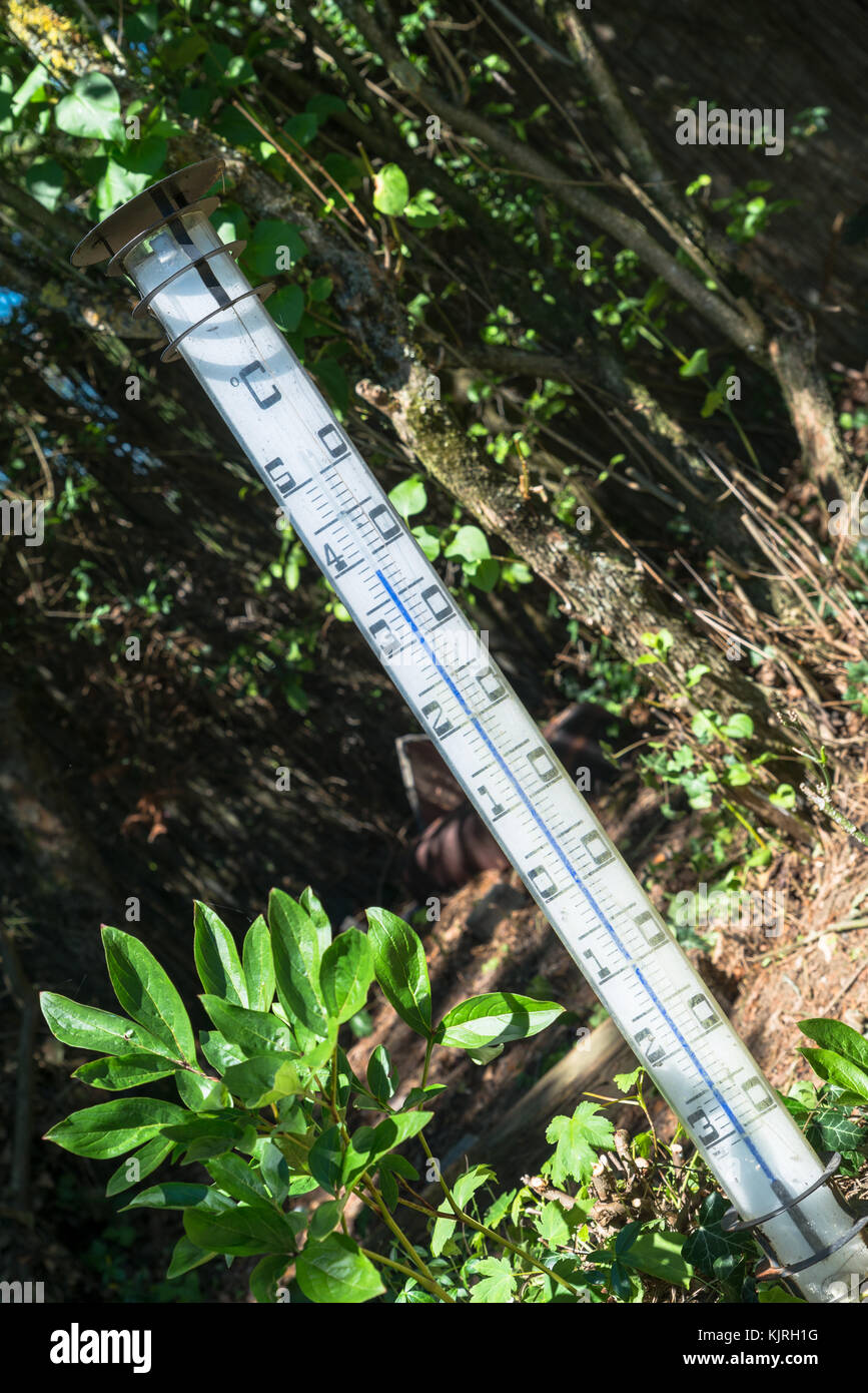 Oversized quicksilver thermometer in the blazing sun Stock Photo Alamy