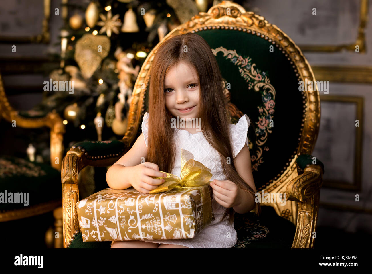 Happy little smiling girl with christmas gift box Stock Photo - Alamy