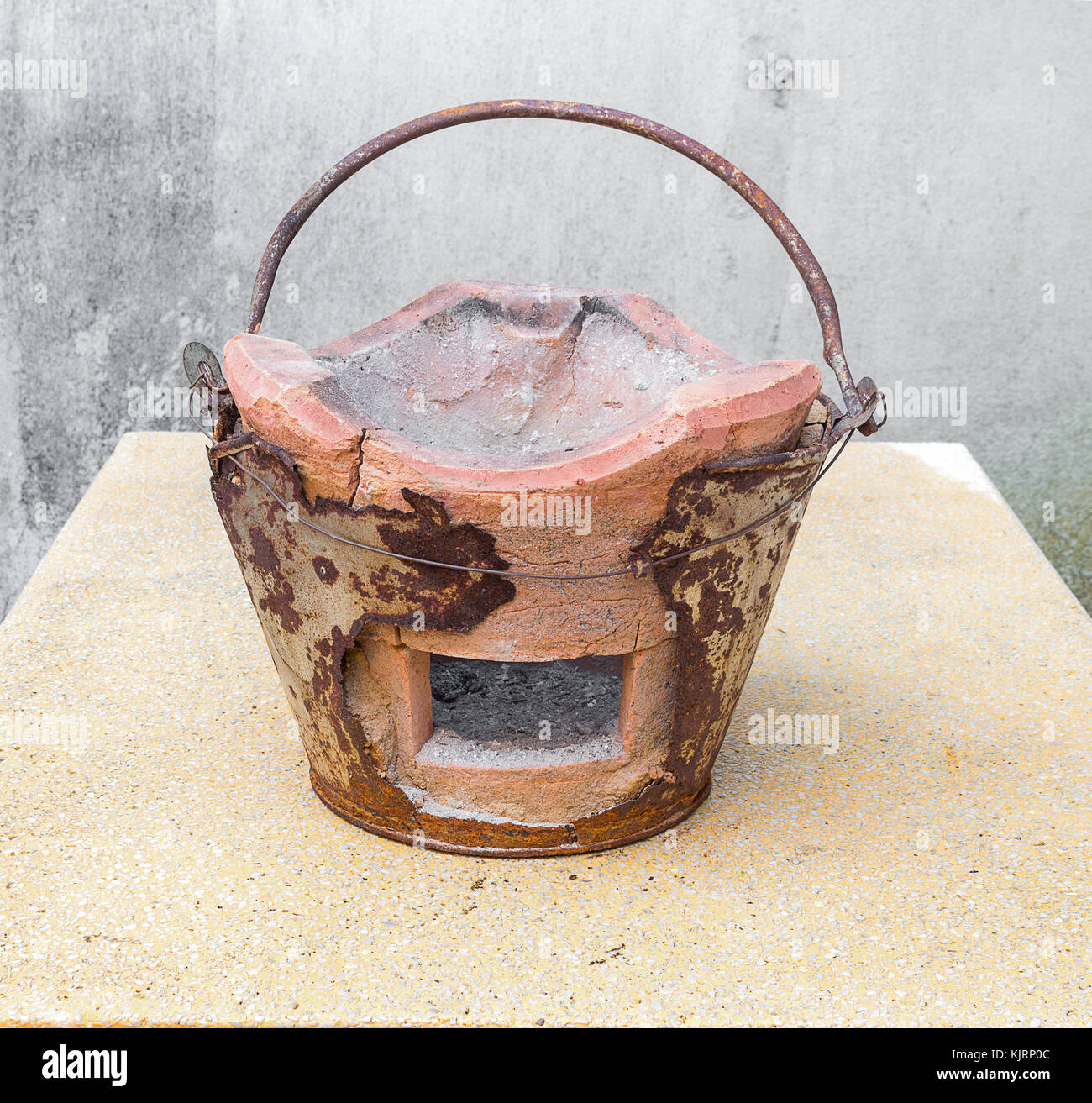 Earthen stove hires stock photography and images Alamy