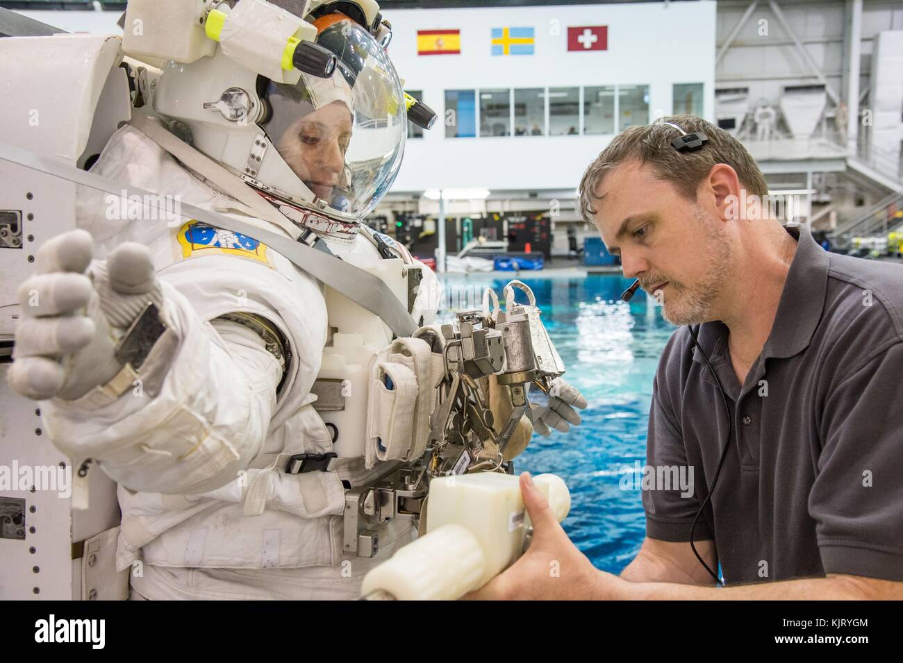 Nasa Astronaut Kathleen Rubins Prepares To Train In The Underwater Microgravity Spacewalk 