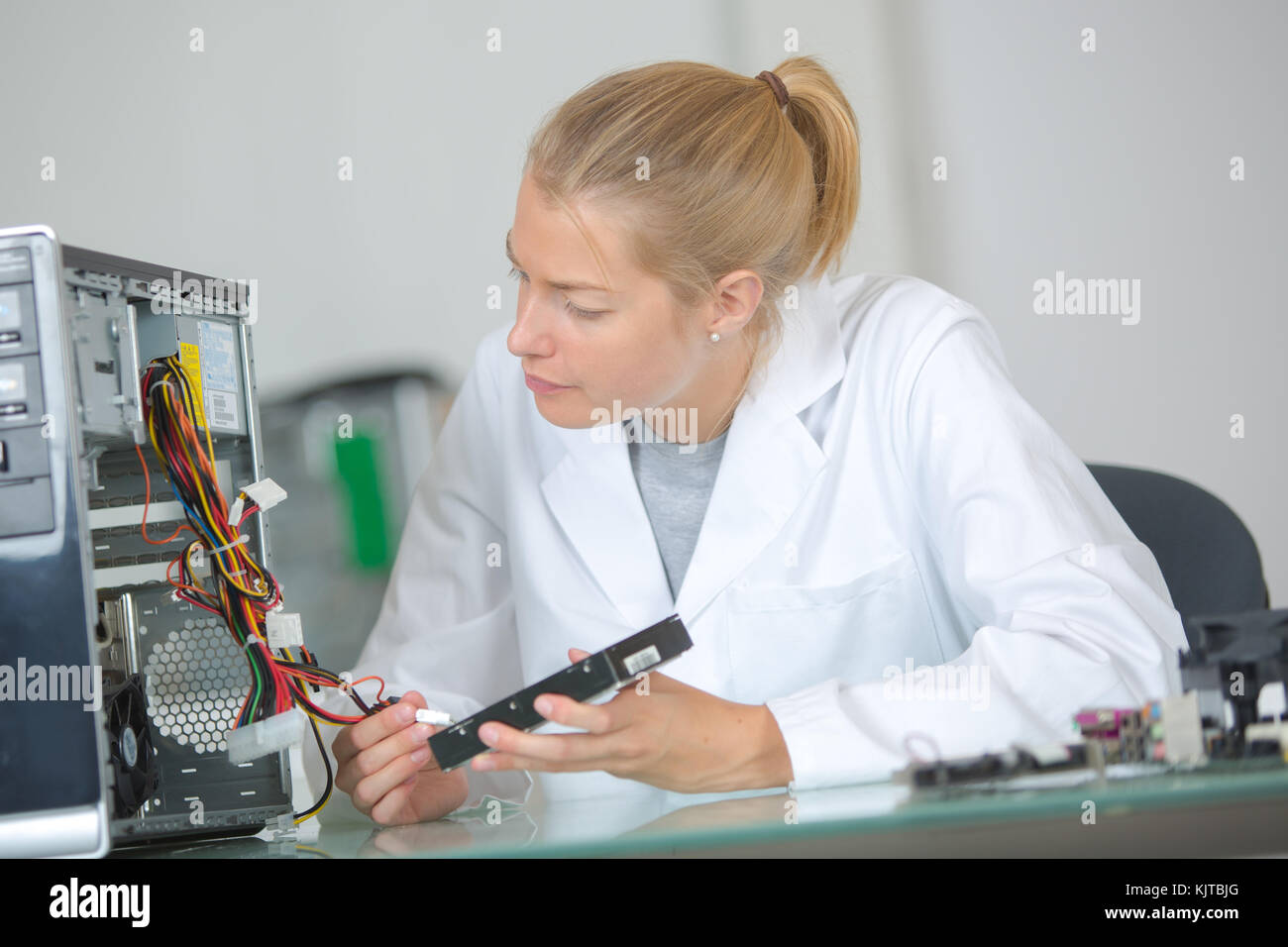 Drive unit inspection hi-res stock photography and images - Alamy