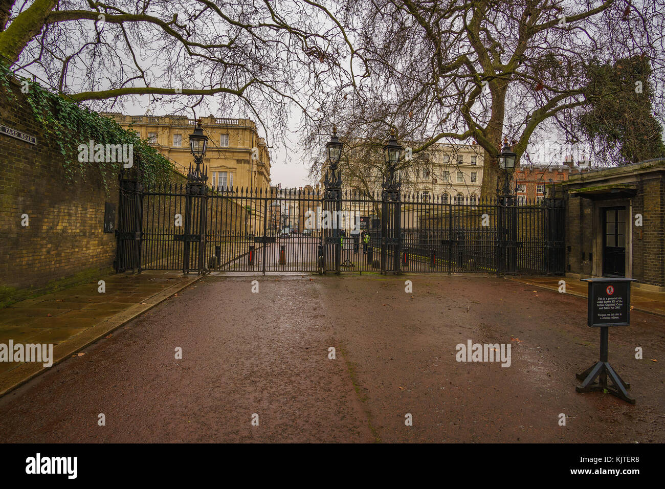The Gate On Stable Yard Road Near The Famous St James Palace At Mall London Stock Photo Alamy