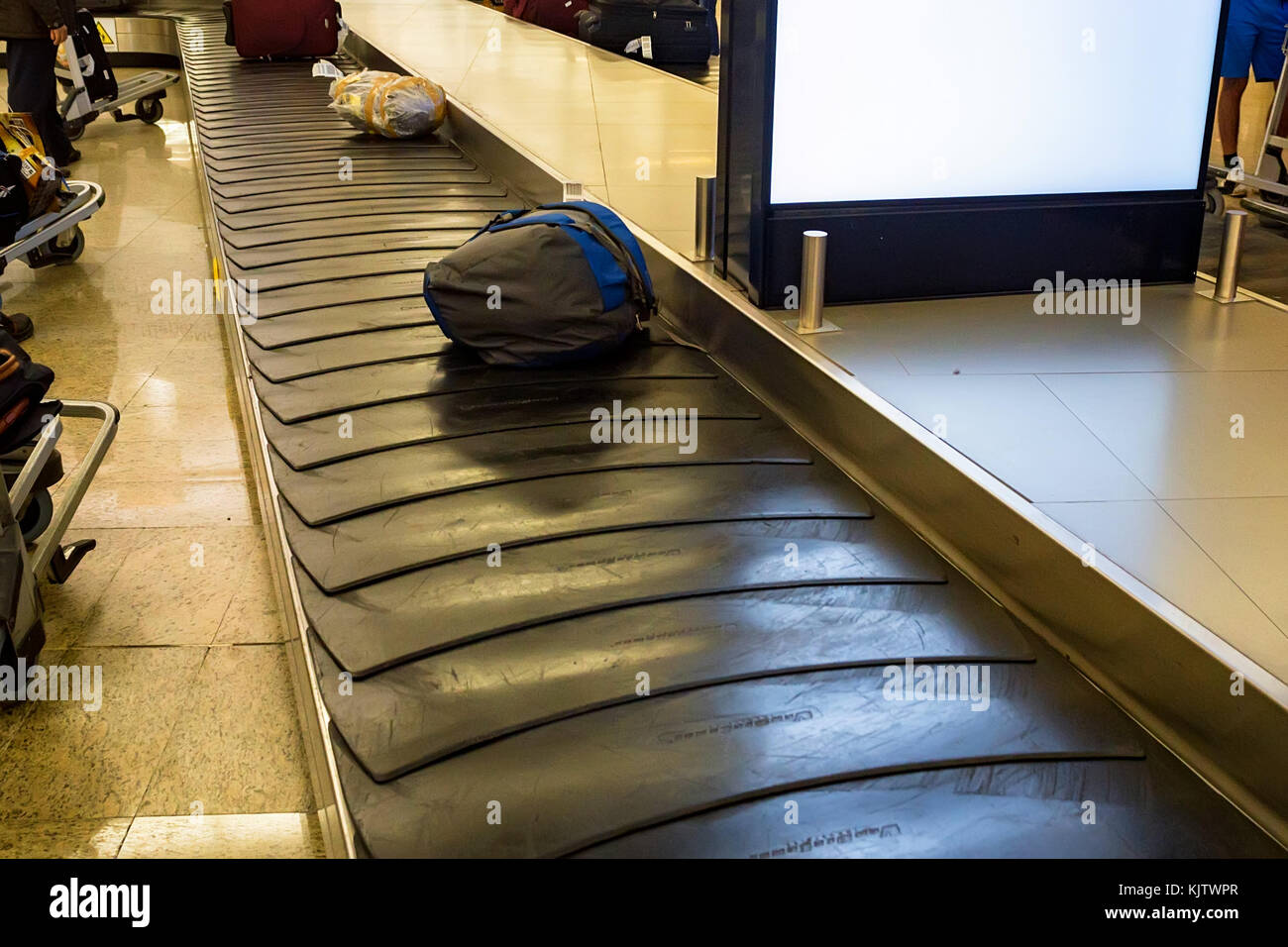 Baggage conveyor belt hires stock photography and images Alamy