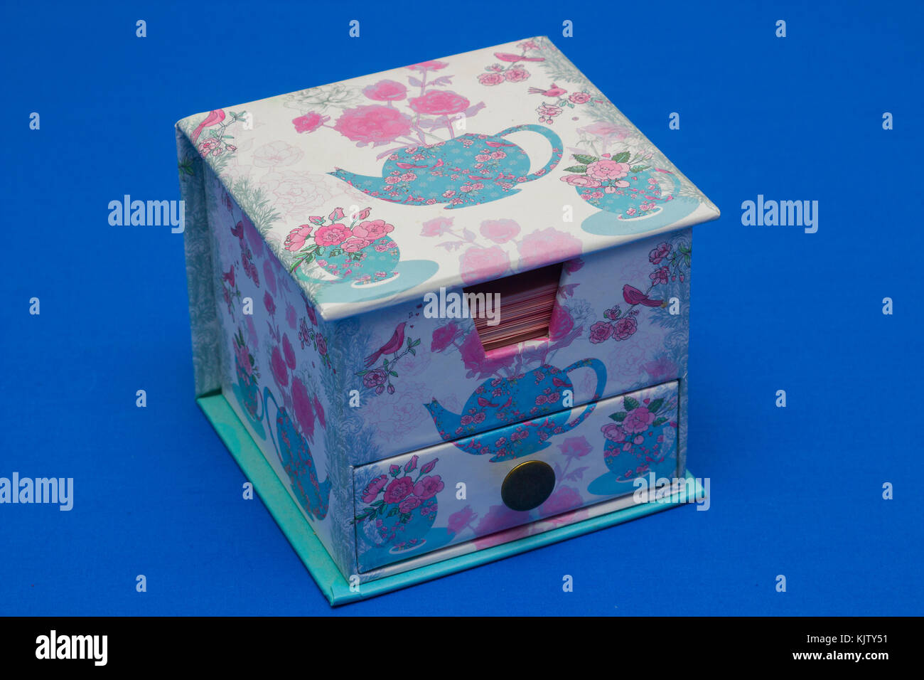 A note it memo pad box with pull out drawer and opening lid in an