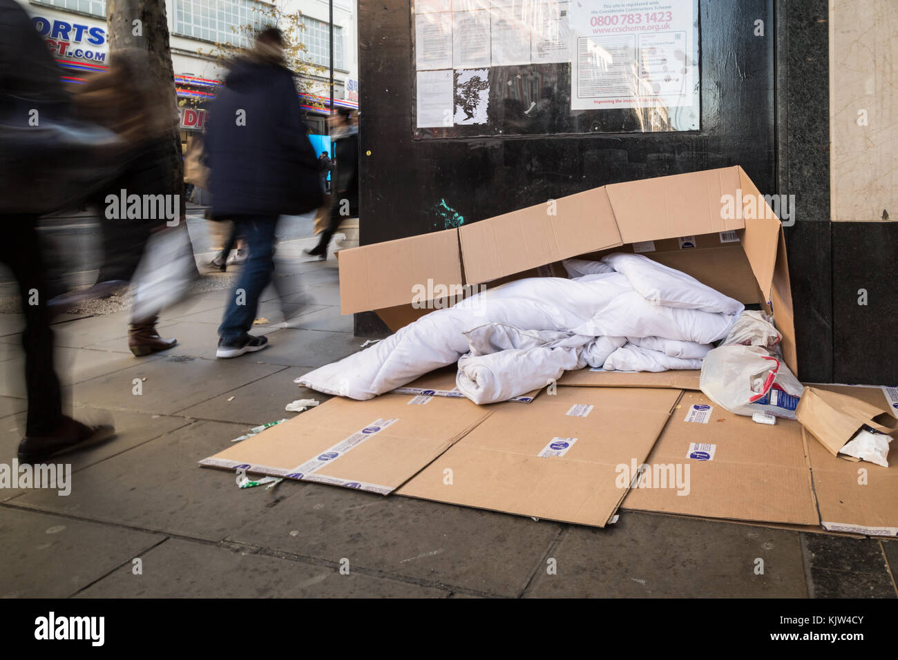 London, UK. 25th Nov, 2017. A rough sleeper’s bedding seen during the