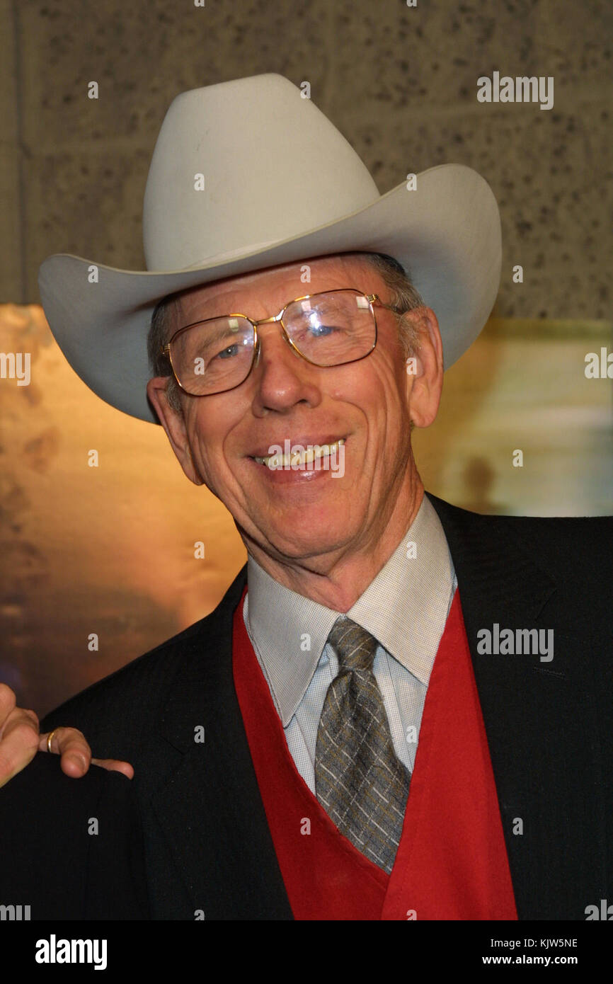 File. 25th Nov, 2017. RANCE HOWARD (born November 17, 1928 Ð died November 25, 2017) was an American actor who starred in film and on television, he was 89. He was the father of actor C. Howard and actor and filmmaker R. Howard, and grandfather of the actresses B. Dallas Howard and P. Howard. PICTURED: Dec 13, 2001; Hollywood, CA, USA; Rance Howard (RON'S DAD) @ the LA premiere of 'A Beautiful Mind' @ the Samuel Goldwyn Theatre. Credit: Lisa O'Connor/ZUMAPRESS.com/Alamy Live News Stock Photo