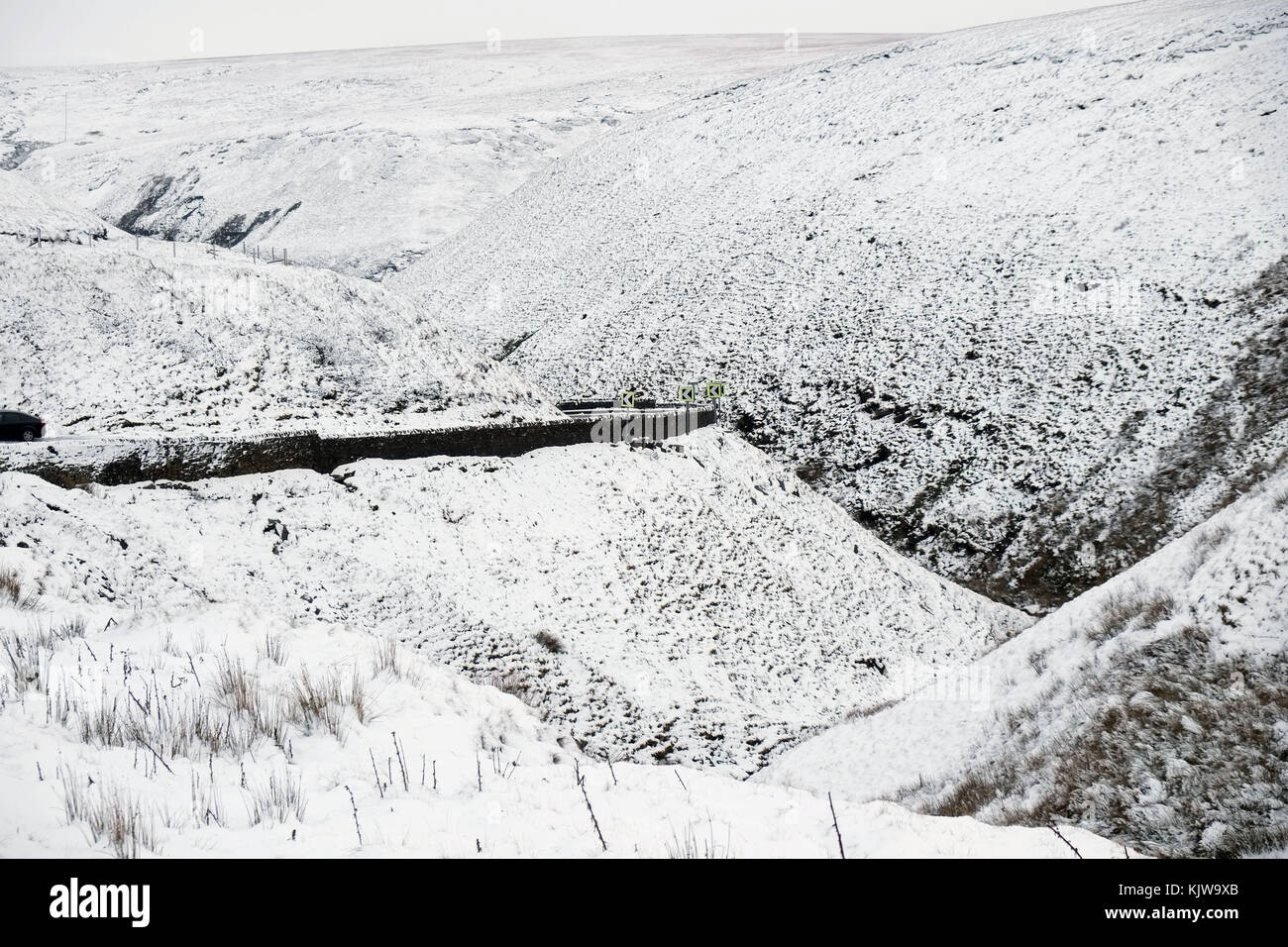 Snow on the A57 Snake Pass in late November 2017 Stock Photo Alamy