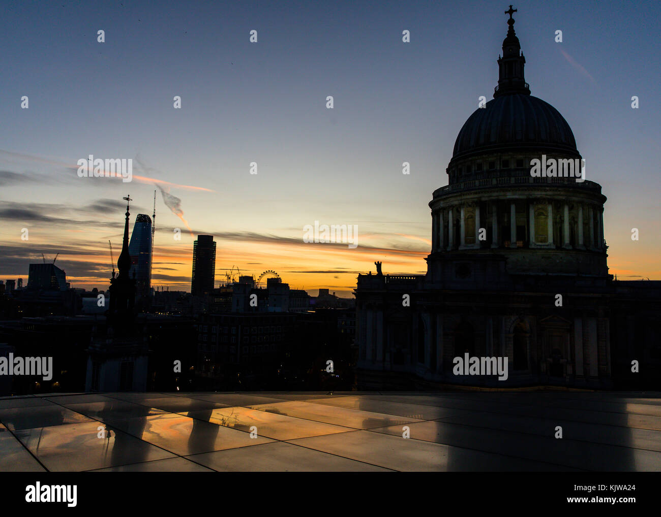 London, UK. 26th November, 2017. UK weather. Beautiful sunset on a cold, sunny winter day. View of St Paul's Cathedral with reflections. Credit Carol Moir/Alamy Live News. Stock Photo