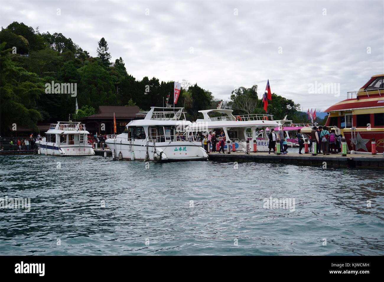 November 26, 2017 - Taiwan, Taiwan, China - Taiwan,CHINA-26th November 2017:(EDITORIAL USE ONLY. CHINA OUT)  ..Scenery of the Sun Moon Lake National Scenic Area in Taiwan, China. Sun Moon Lake is the largest body of water in Taiwan as well as a tourist attraction. Located in Yuchi Township, Nantou County, the area around the Sun Moon Lake is home to the Thao tribe, one of aboriginal tribes of Taiwan. Sun Moon Lake surrounds a tiny island called Lalu. The east side of the lake resembles a sun while the west side resembles a moon, hence the name. (Credit Image: © SIPA Asia via ZUMA Wire) Stock Photo