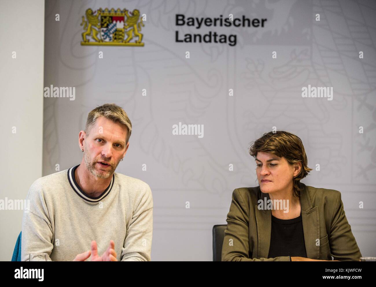 Munich, Bavaria, Germany. 27th Nov, 2017. Claudia Stamm of the Bavarian Parliament held a press conference with JE Schulz of Herzogsaegmuehle and Michael Stenger of the Schlau-Schule regarding the so-called 3 2 rules for refugees that states 3 years of training, 2 years of work experience. Based on more than 14,000 job vacancies, Stamm and the panel regards refugee training as profitable for German society as well as for the refugees. However, numerous hurdles are in place virtually guaranteeing that the refugees will not be able to integrate into society. Cases were cited where highl Stock Photo