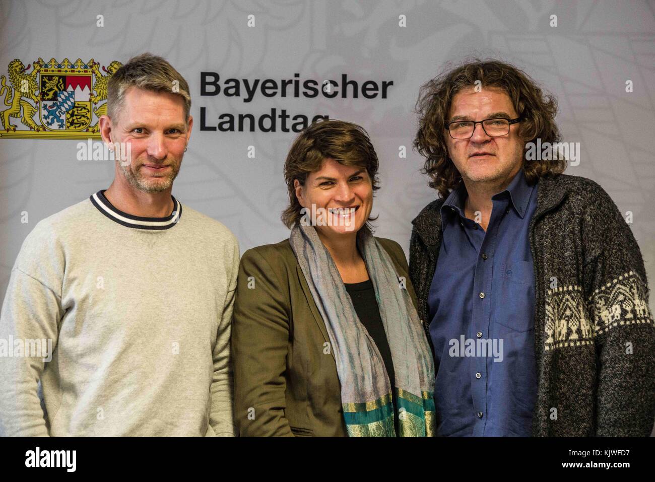 Munich, Bavaria, Germany. 27th Nov, 2017. (L-R jE Schulz, Claudia Stamm, Michael Stenger) Claudia Stamm of the Bavarian Parliament held a press conference with JE Schulz of Herzogsaegmuehle and Michael Stenger of the Schlau-Schule regarding the so-called 3 2 rules for refugees that states 3 years of training, 2 years of work experience. Based on more than 14,000 job vacancies, Stamm and the panel regards refugee training as profitable for German society as well as for the refugees. However, numerous hurdles are in place virtually guaranteeing that the refugees will not be able to integ Stock Photo