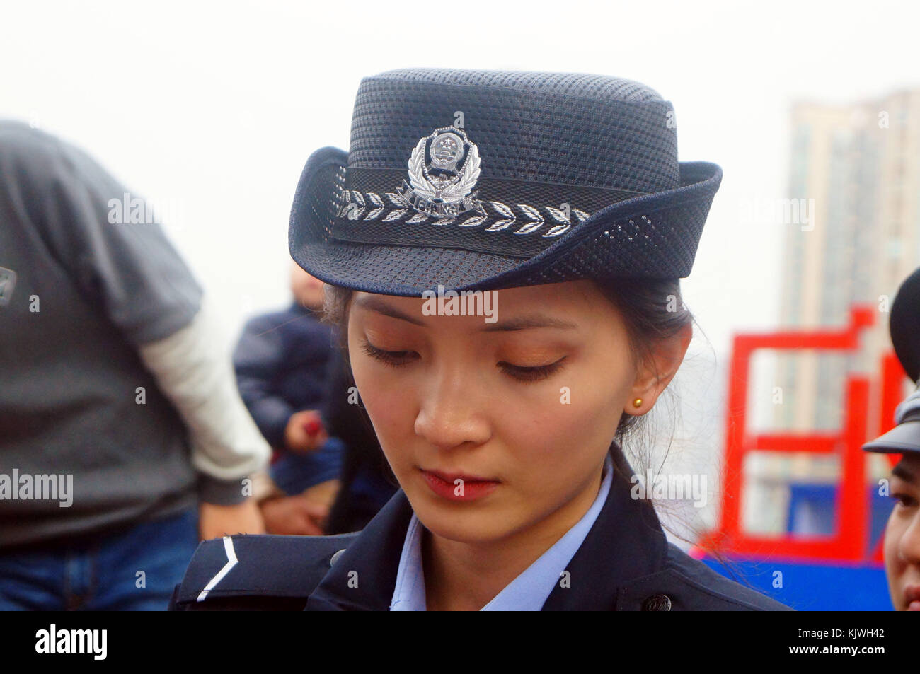 Shenzhen police open day scene, a beautiful female police are ...