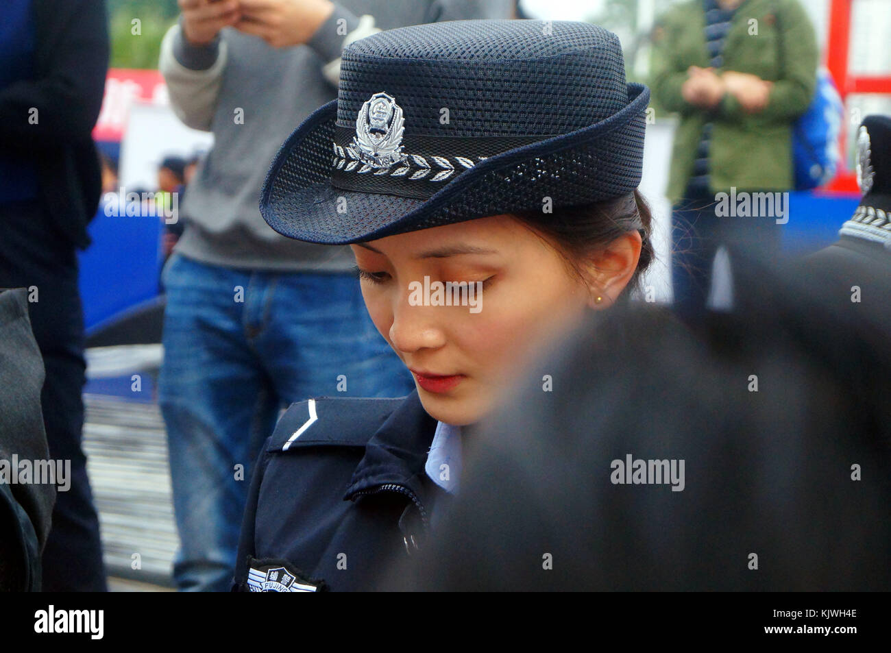 Shenzhen police open day scene, a beautiful female police are ...