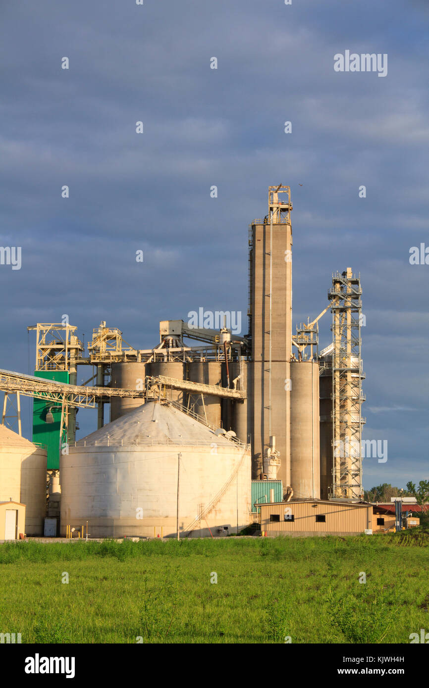 Grain elevator in the Midwest USA Stock Photo Alamy