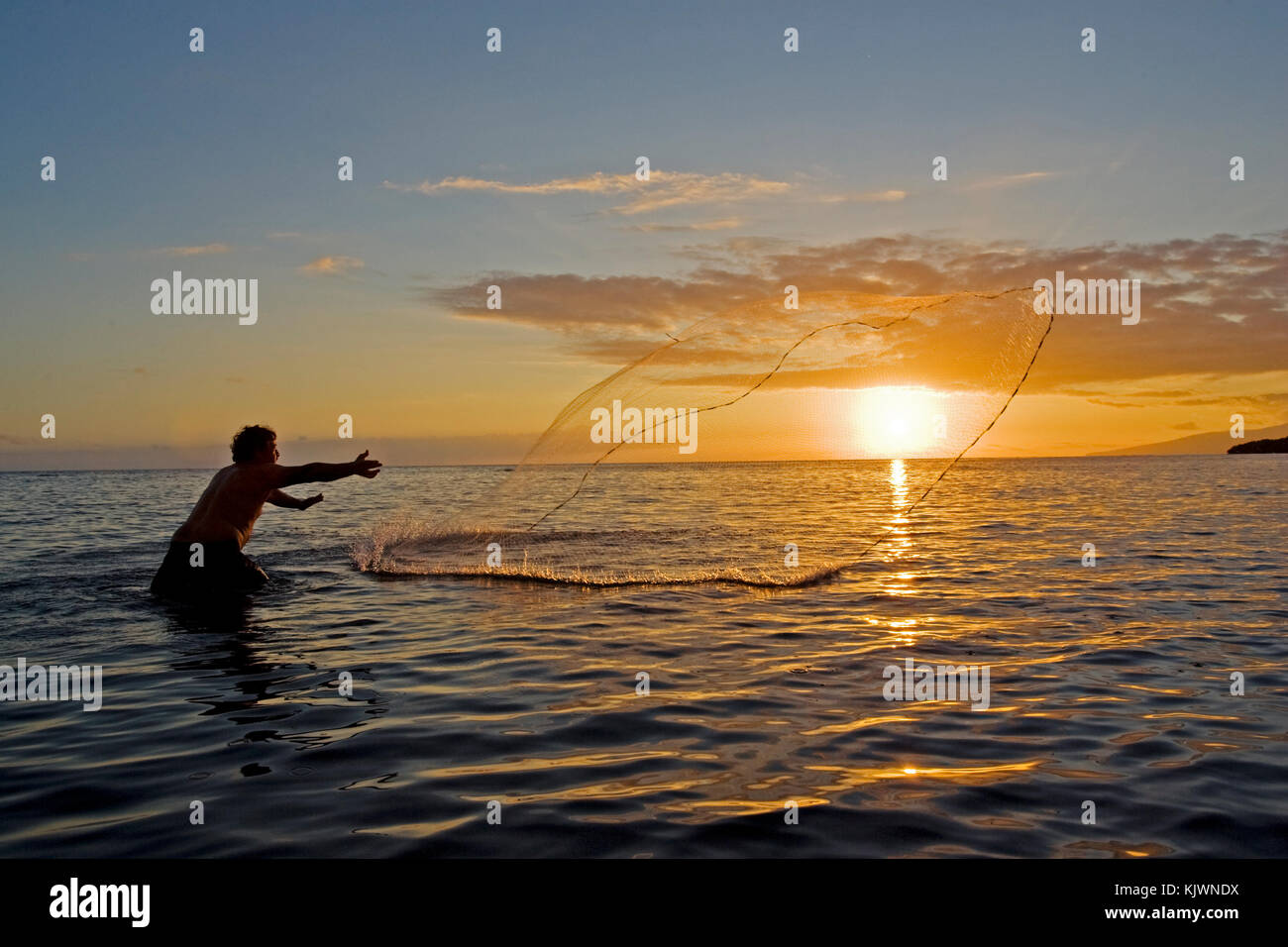 Throw net fishing hawaii hires stock photography and images Alamy