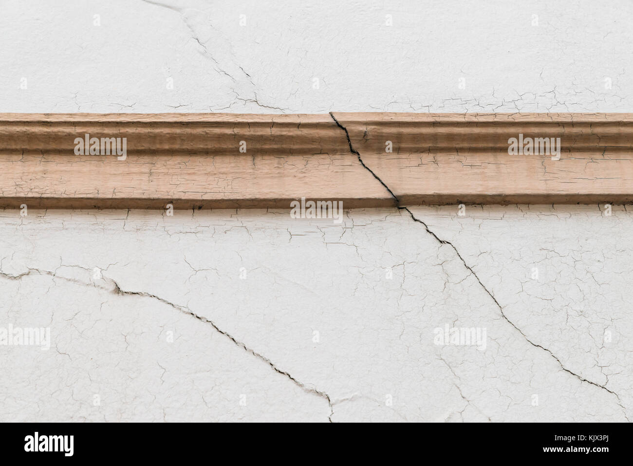 White wall cracks caused hi-res stock photography and images - Alamy