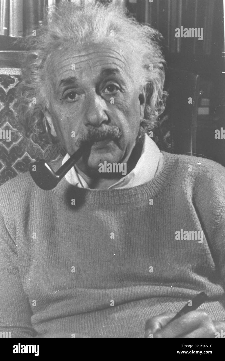 PROF. ALBERT EINSTEIN (1879 1955),JEWISH SCIENTIST DEVELOPER OF THE THEORY OF RELATIVITY (1915) WINNER OF NOBEL PRIZE FOR PHYSICS AT INSTITUTE.D472 073 Stock Photo