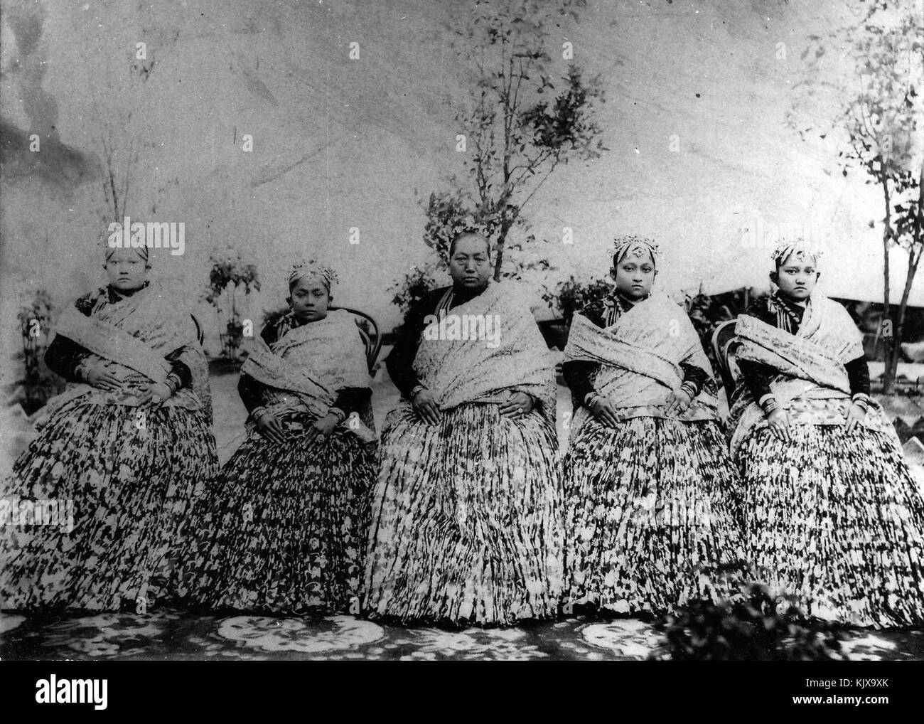 manandhar-women-in-kathmandu-circa-1890-stock-photo-alamy