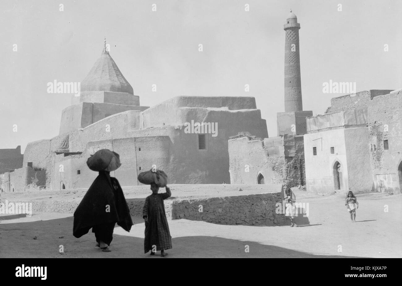 Ancient Mosul, a Yezidi shrine to the left and the Nouri Mosque minaret to the right Stock Photo