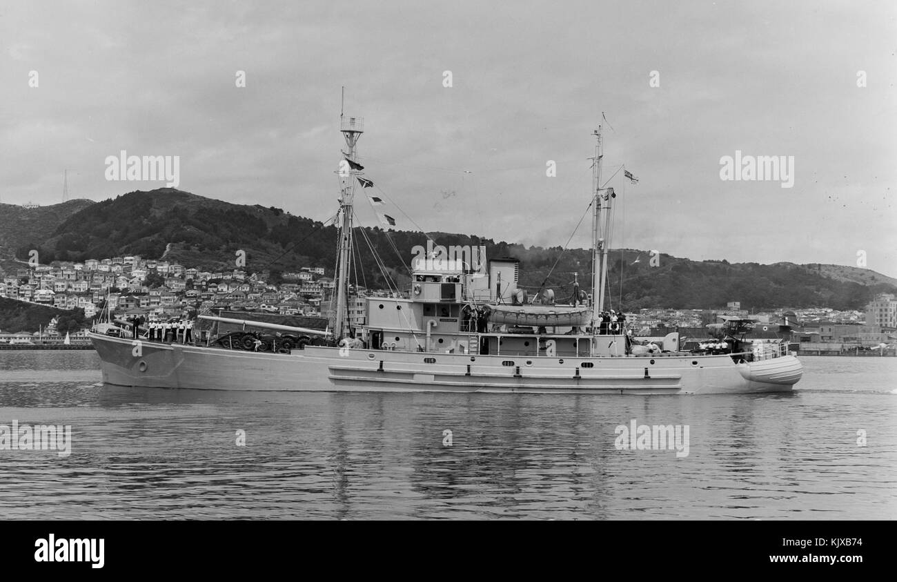 HMNZS Endeavour, the Antarctic expedition ship, Wellington Harbour, 1956 (side view) Stock Photo