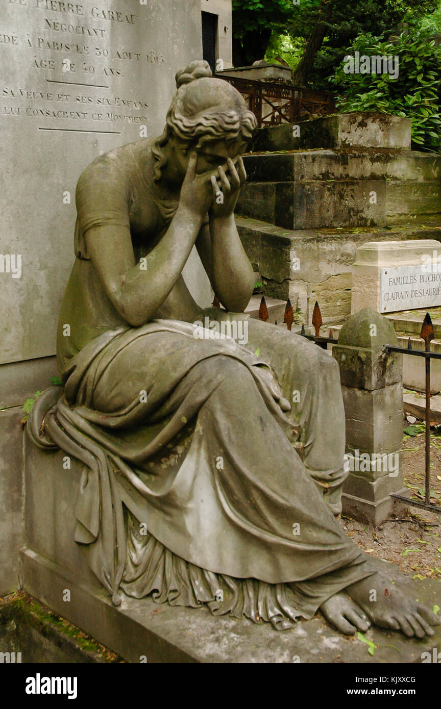 Tomb with a sculpture of a crying upset woman at the Père Lachaise