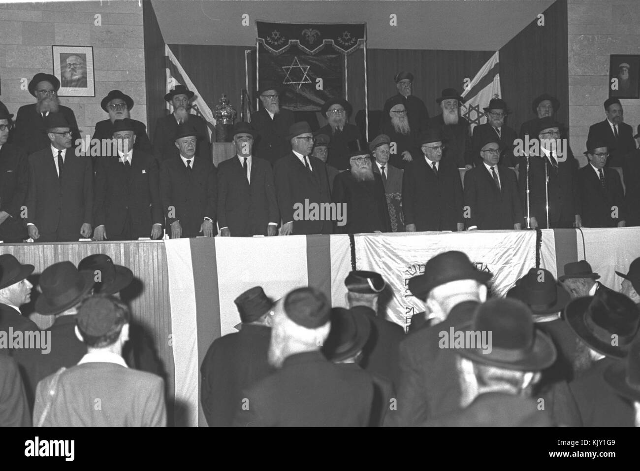 Induction Ceremony of Rabbi Yehuda Unterman 1964 Stock Photo