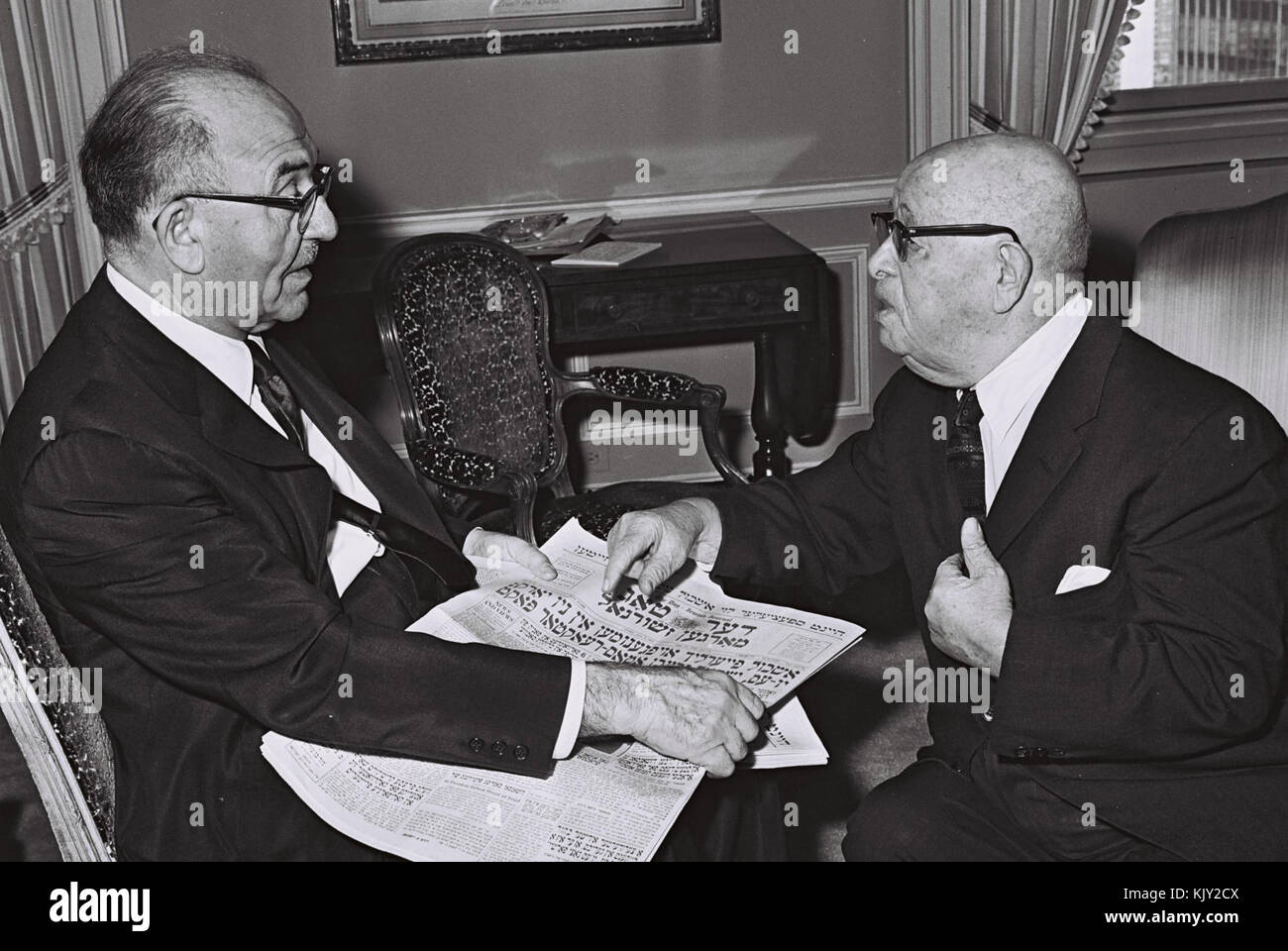 Morris Weinberg and Levi Eshkol 1964 Stock Photo