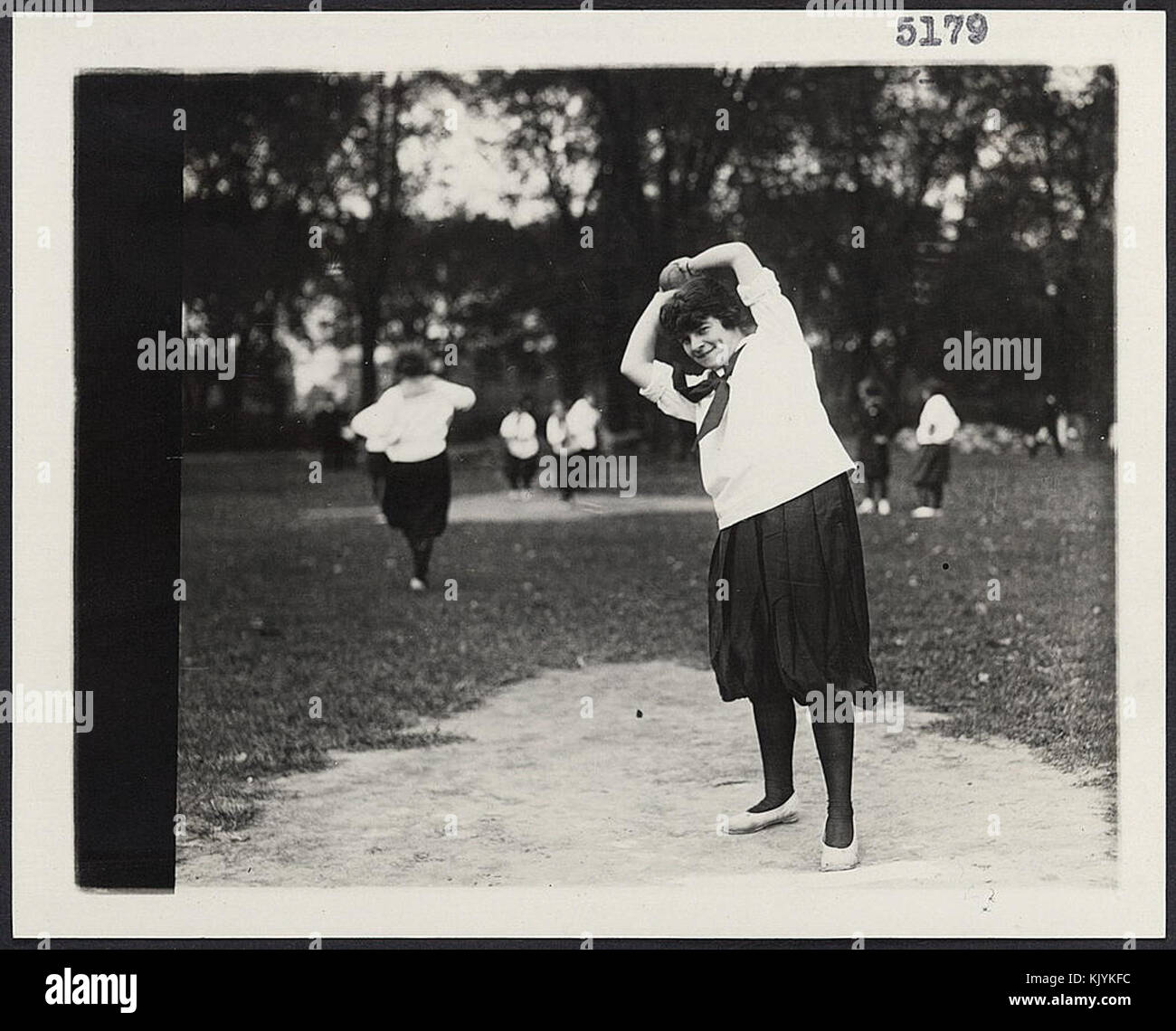 A women's softball baseball game 06617v Stock Photo