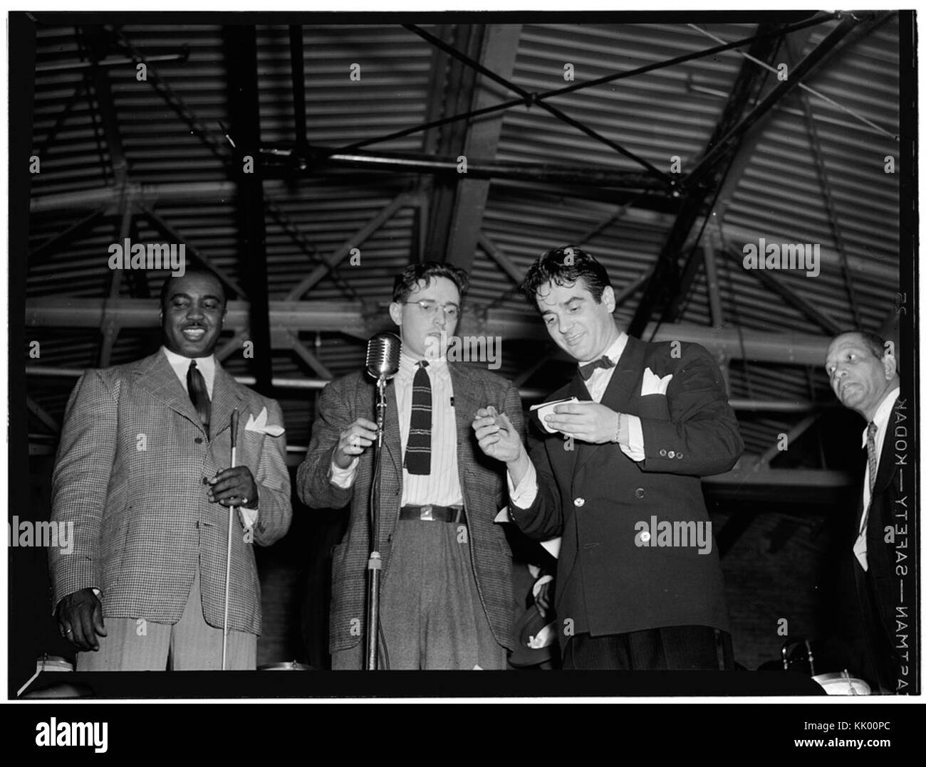 (Portrait of Jimmie Lunceford, William P. Gottlieb, and Gene Krupa, Washington, D.C., ca. 1940) (LOC) (4843751104) Stock Photo