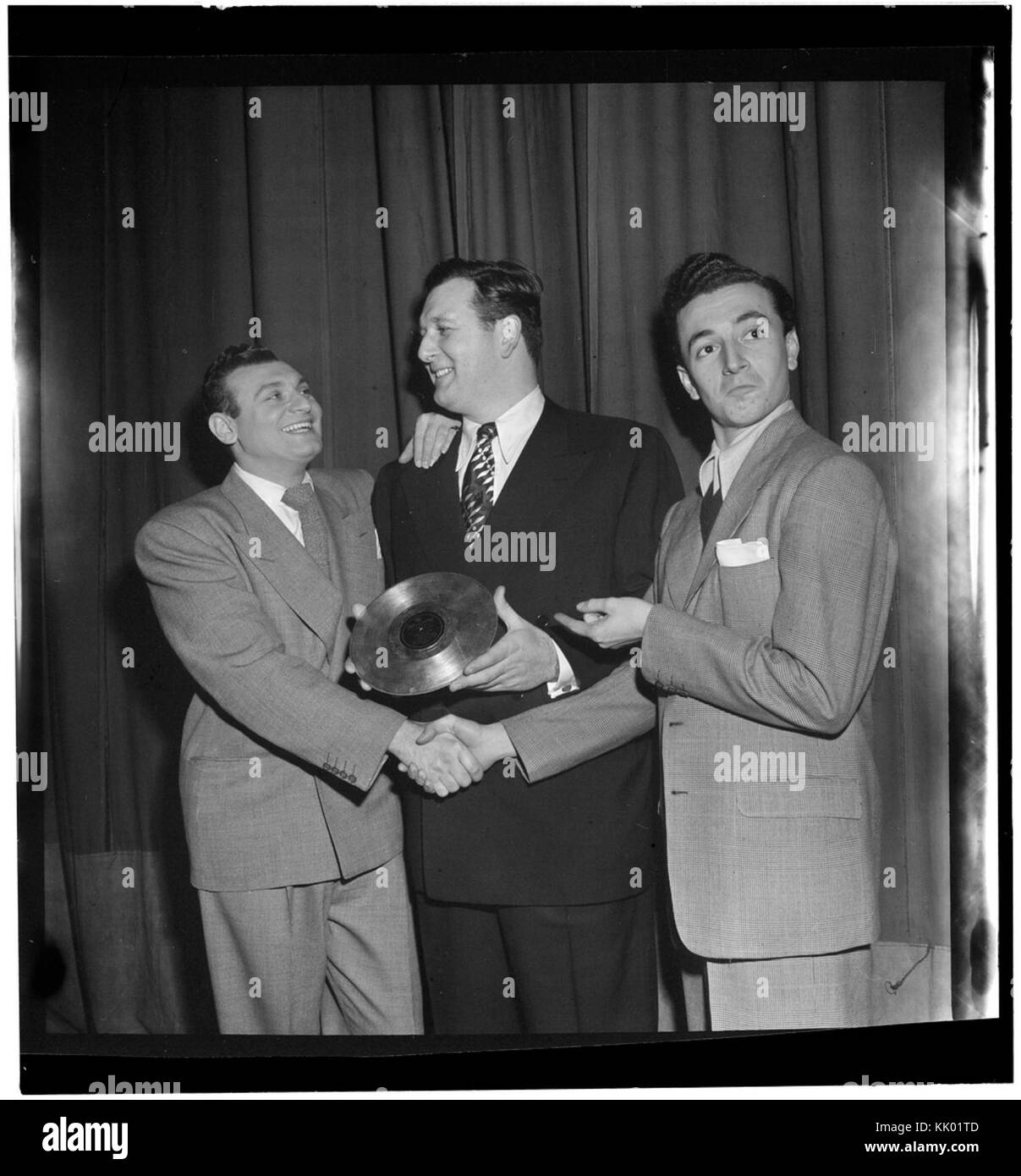 (Portrait of Frankie Laine and Vic Damone, New York, N.Y., between 1946 and 1948) (LOC) (5395251301) Stock Photo