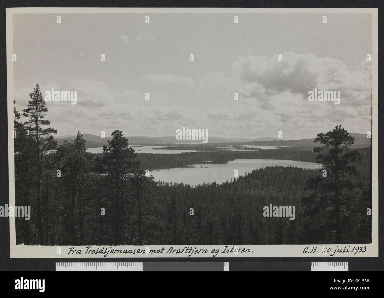 Fra Troldtjernaasen mot Arafttjern og Isteren. G.H. 20. juli 1933.   no nb digifoto 20160211 00511 bldsa GH01 00079 Stock Photo