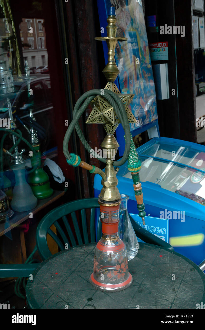Hookah smoking hi-res stock photography and images - Alamy