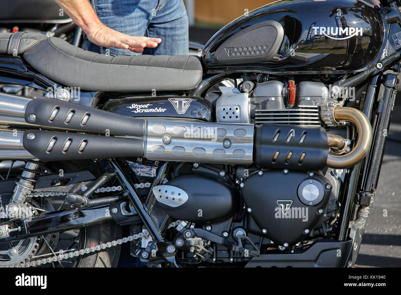 street scrambler motorcycle