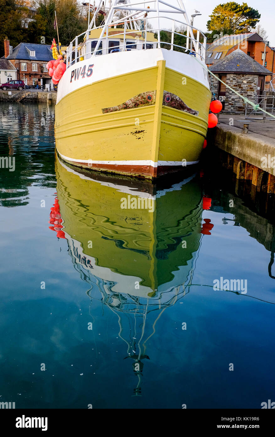 Padstow harbour fishing boat hi-res stock photography and images - Alamy