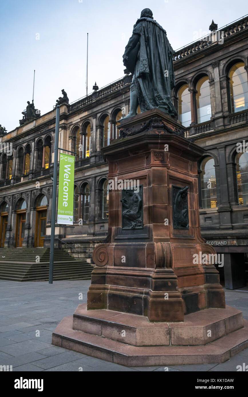 Statue of William Chambers, by sculptor John Rhind outside National Museum of Scotland, Chambers Street, Edinburgh, Scotland,  UK Stock Photo