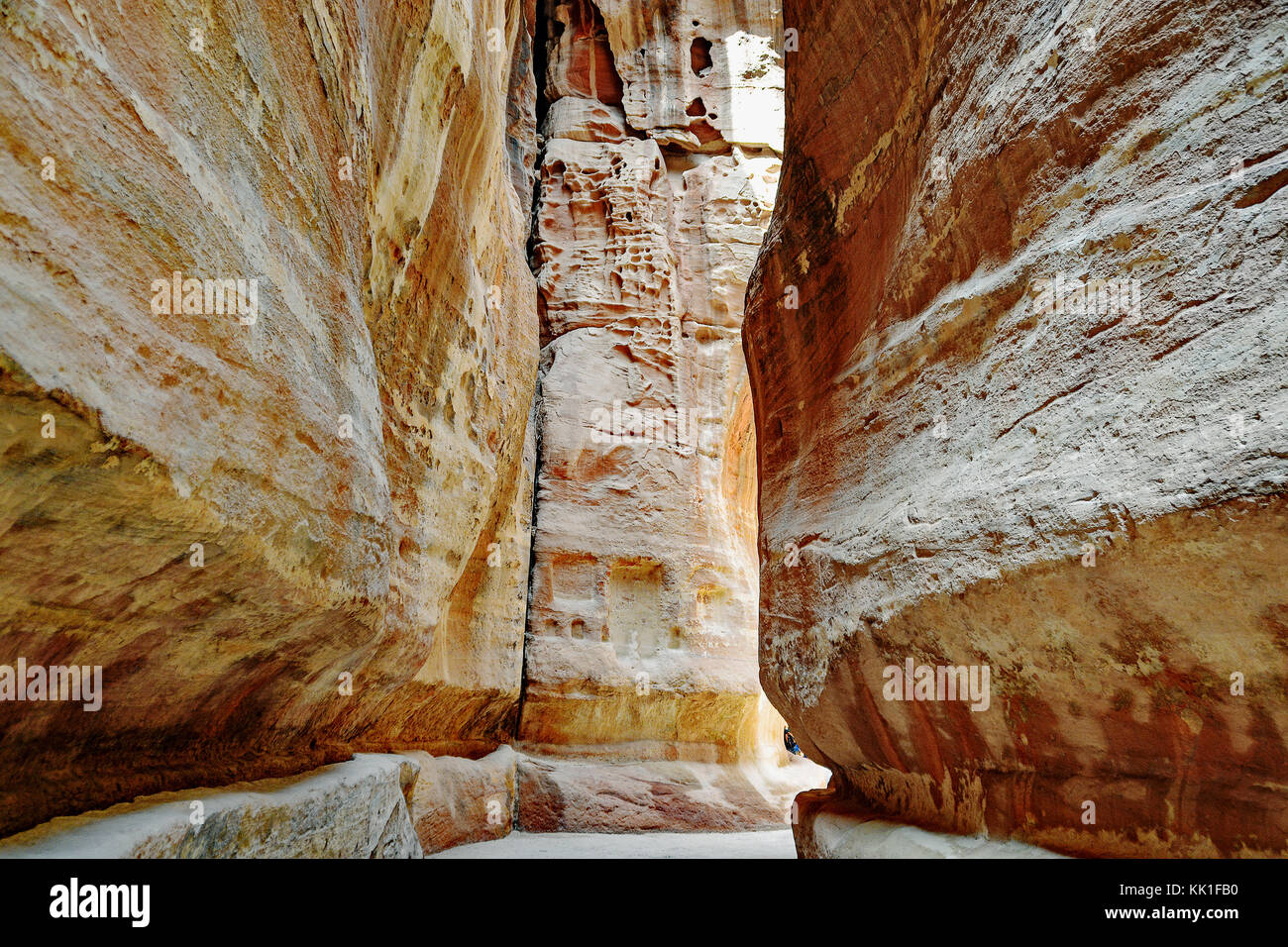 Petra Siq narrow passage pathway