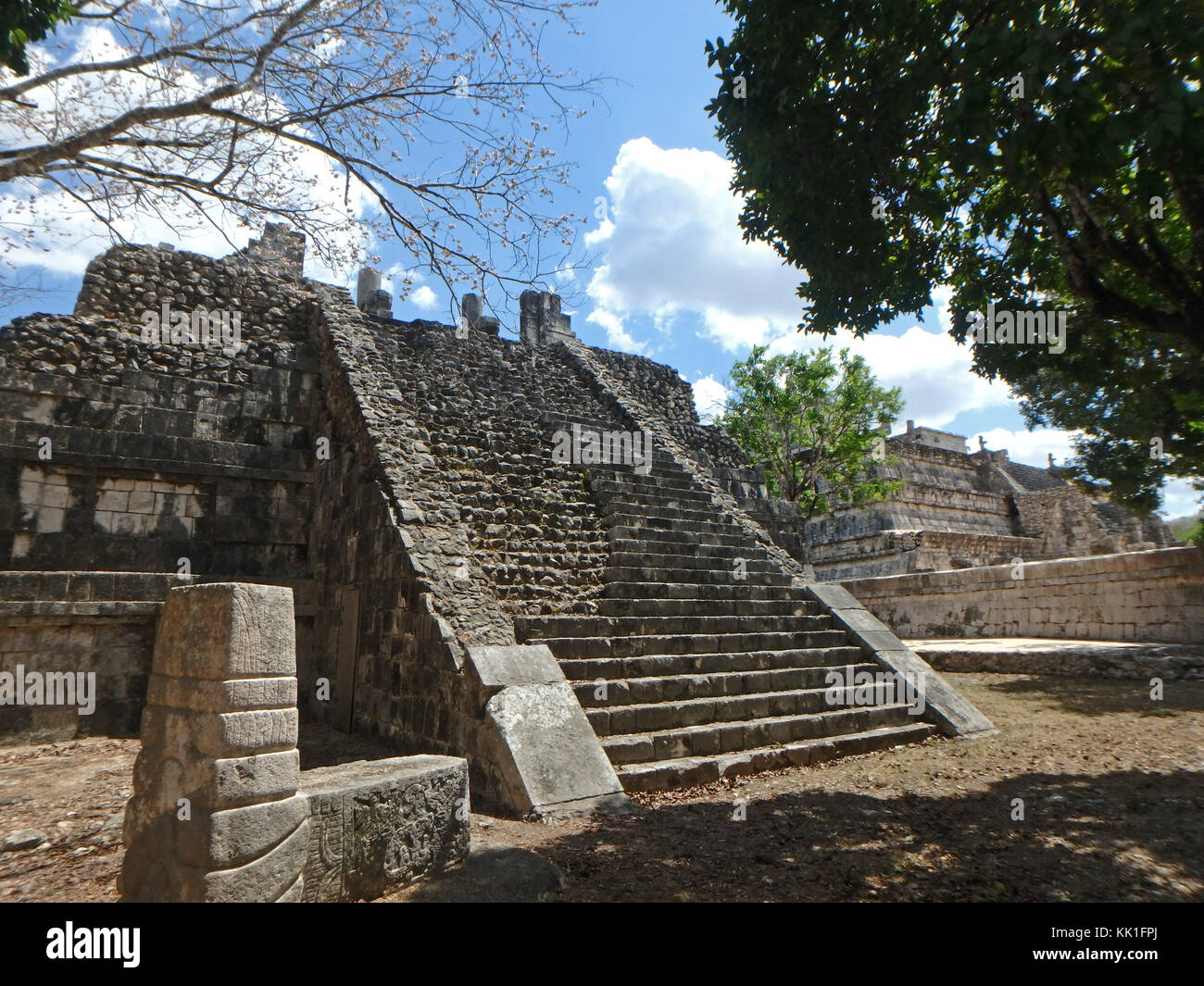 Natural and ManMade Wonders of Chichén Itzá Stock Photo Alamy