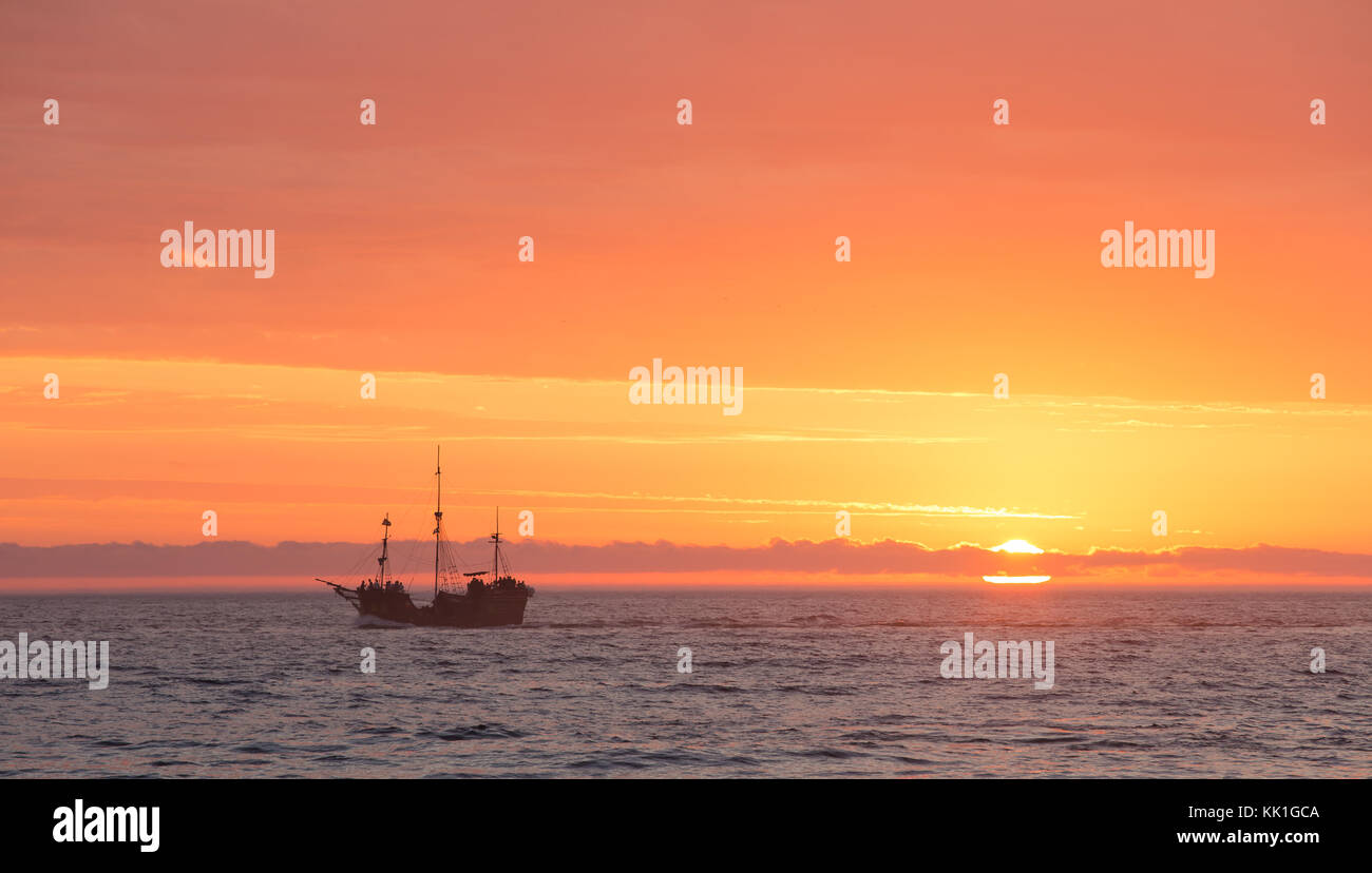 boat silhouette at the sea during stunning sunset Stock Photo - Alamy