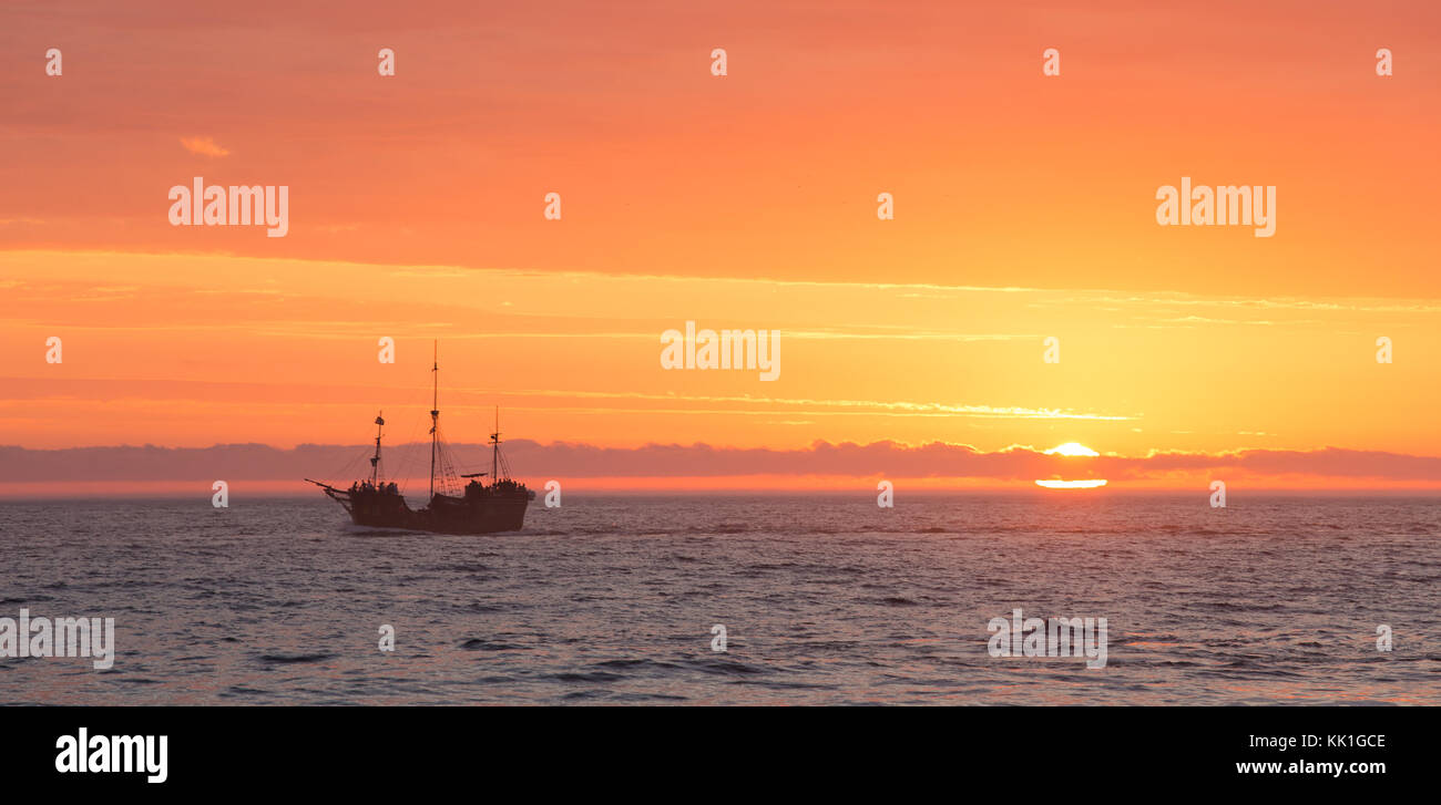 boat silhouette at the sea during stunning sunset Stock Photo - Alamy
