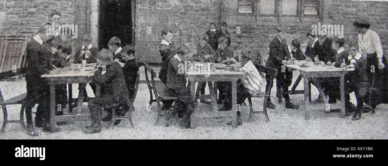 Sheffield England 1915 -  A 'special school'  (special needs)  for 'delicate children' (e.g. those with asthma, tuberculosis, Bronchitis, those with anemia,  learning difficulties, malnutrition,  physical afflictions etc)  using outdoor teaching techniques. Also known as 'Open Air Schools' Stock Photo