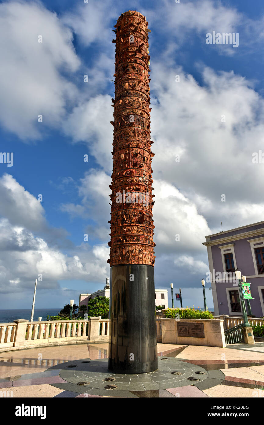 Plaza del quinto centenario old san juan totem pole hires stock