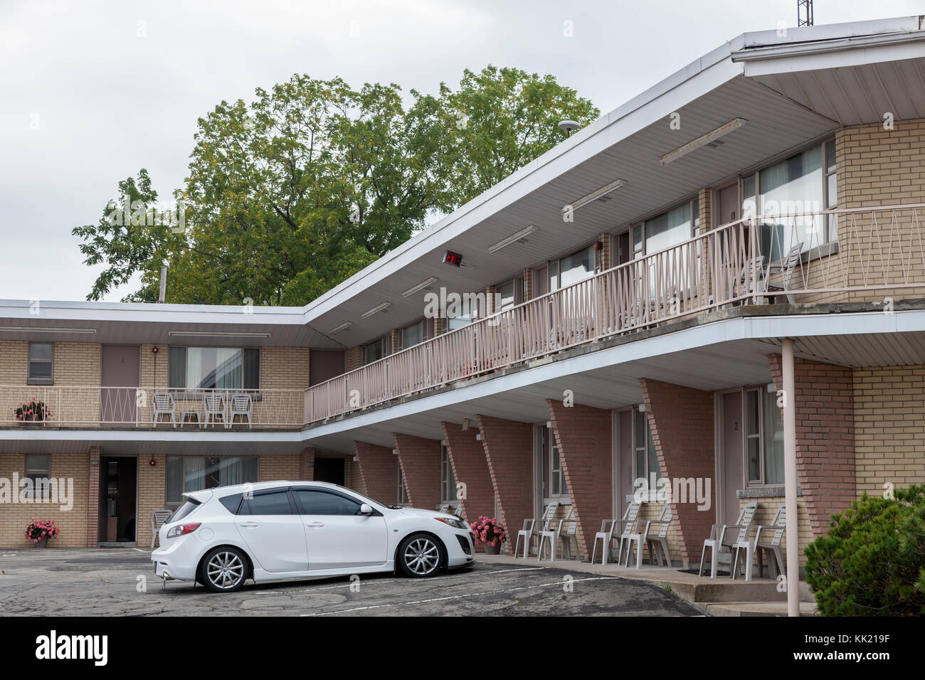 A white car at the typical north american motel building Stock Photo