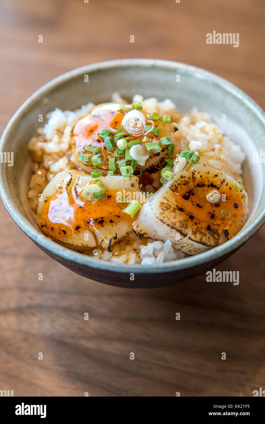 Hotate on rice with uni sauce, Grilled fried scallop rice, gourmet