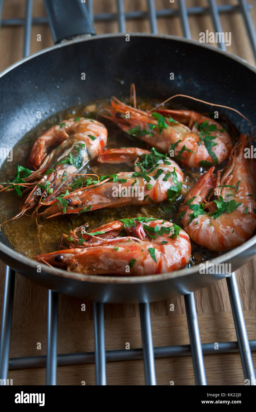Colourful pan fried king prawns hires stock photography and images Alamy
