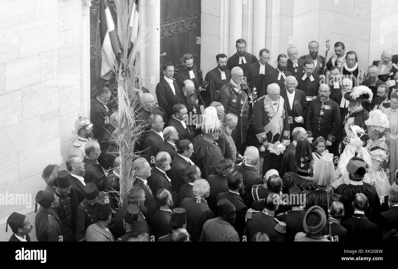 Royal party entering Church of the Redeemer for its dedication. 1898. matpc.07343.III Stock Photo