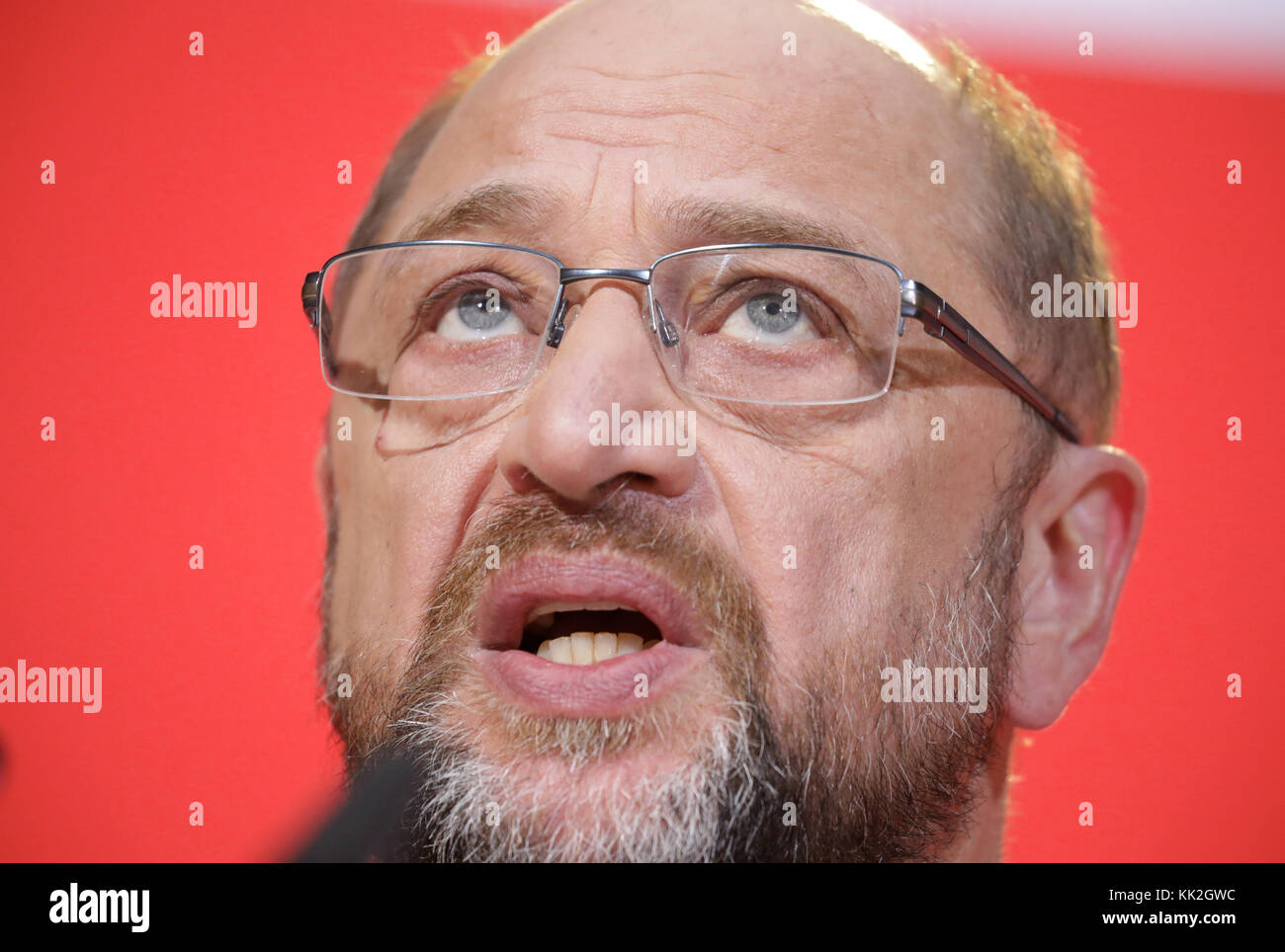 Der SPD-Vorsitzende Martin Schulz spricht auf einer Pressekonferenz am 27.11.2017 in Berlin. Foto: Kay Nietfeld/dpa Stock Photo