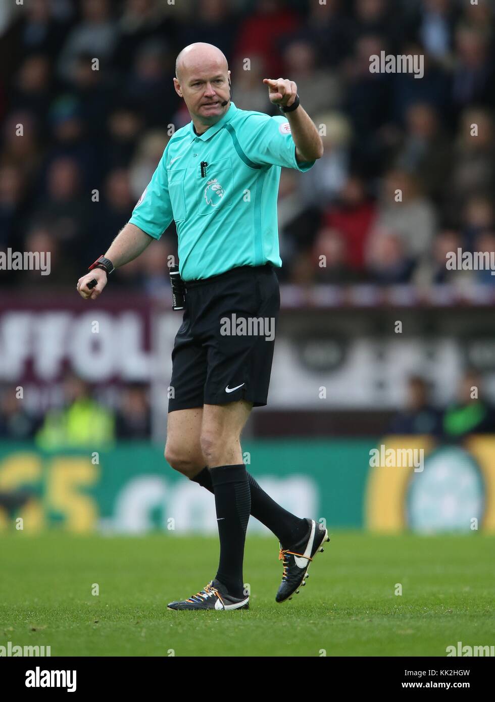 Football Referee In England Video referee premier league hi-res stock photography and images - Alamy